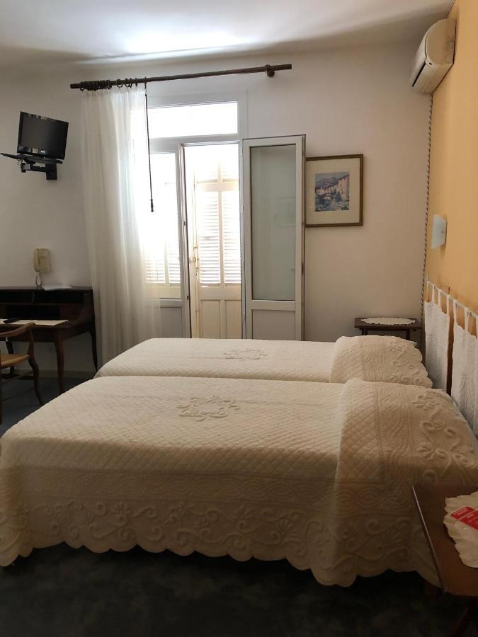 La Pergola Hotel Cavalaire-sur-Mer Bagian luar foto