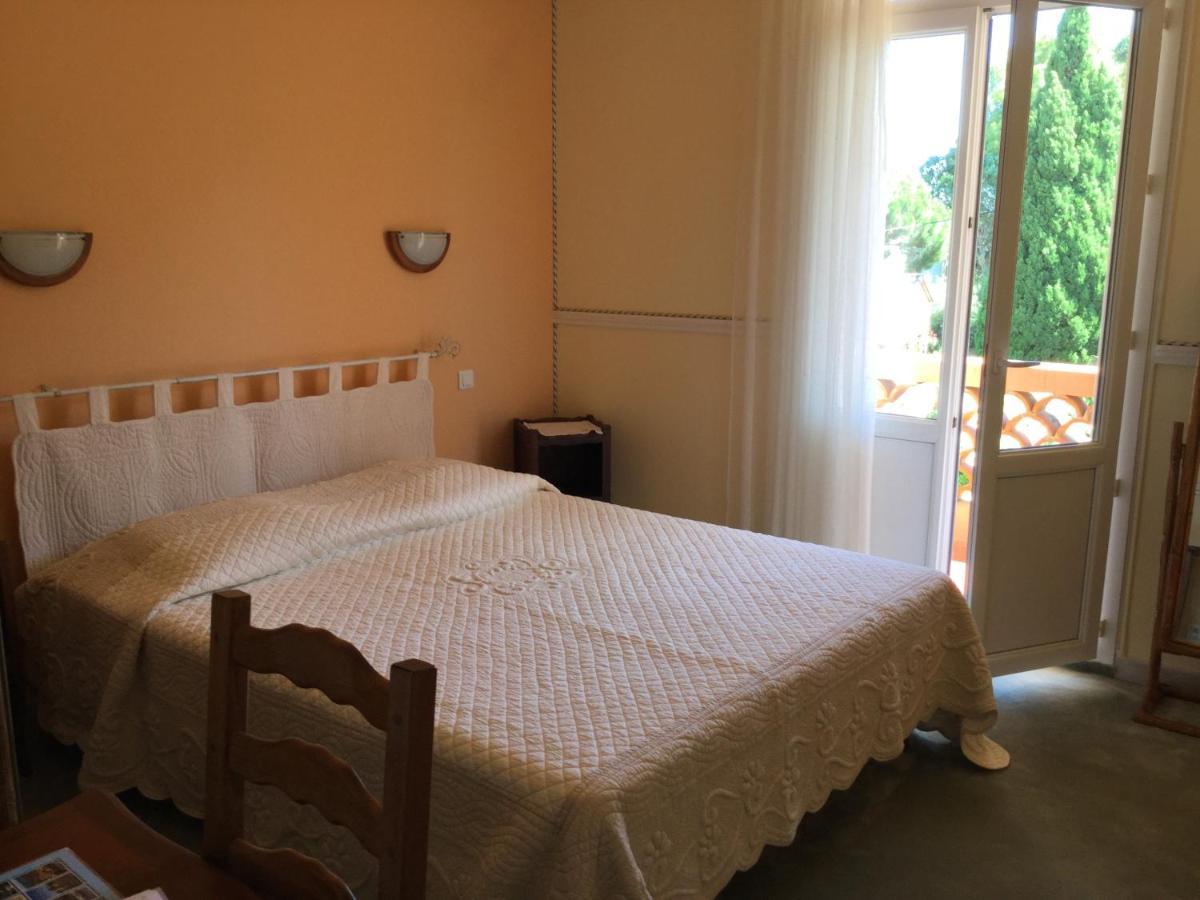La Pergola Hotel Cavalaire-sur-Mer Bagian luar foto