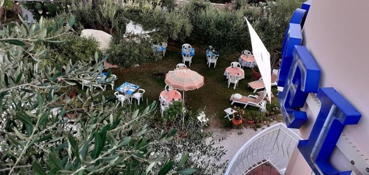 La Pergola Hotel Cavalaire-sur-Mer Bagian luar foto